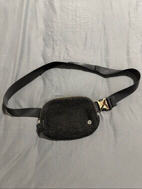 lululemon athletica Black Sherpa Crossbody Belt Bag with Gold Buckle